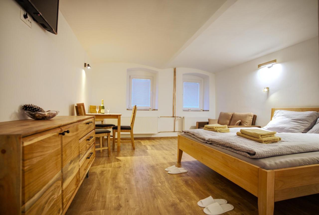 Appartement Apartmanek Mezi Kopci à Jáchymov Extérieur photo